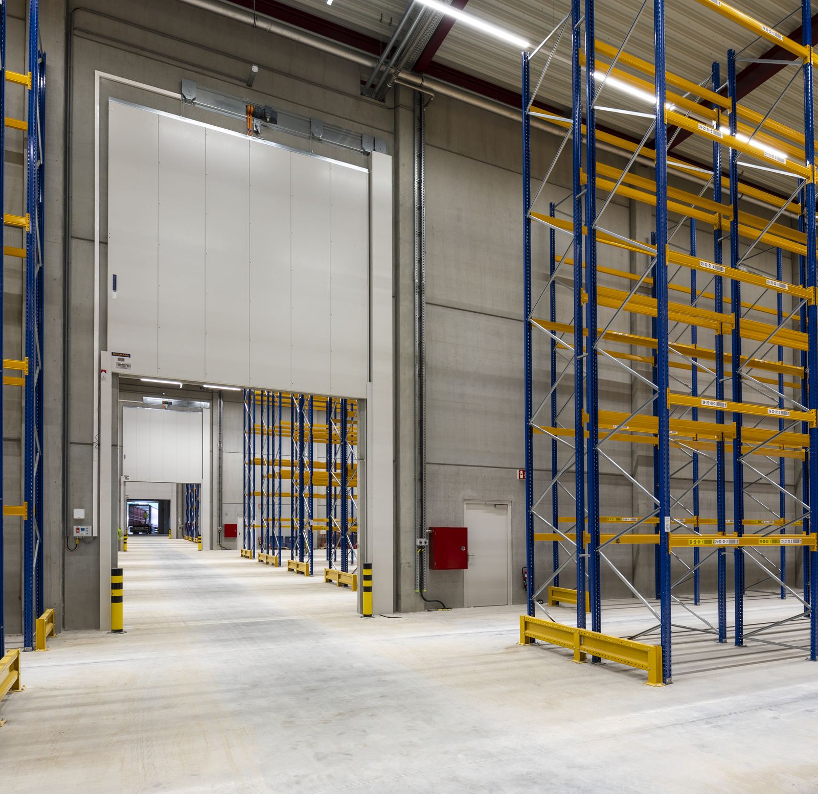 Stahlzargen im Objektbau — Lager- und Logistikhalle